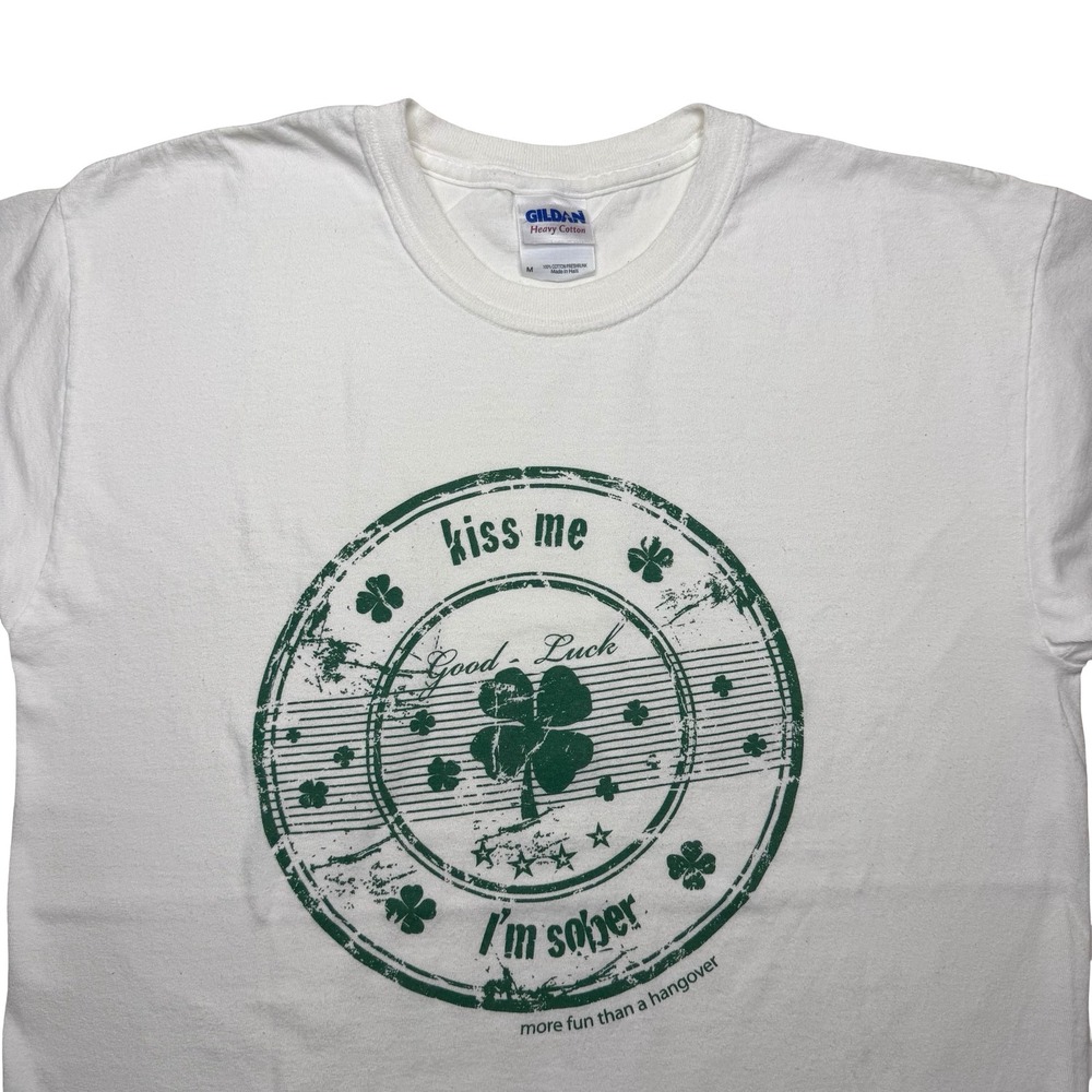 Vintage 2000s St Patrick's Day Irish green funny kiss‎ beer shirt